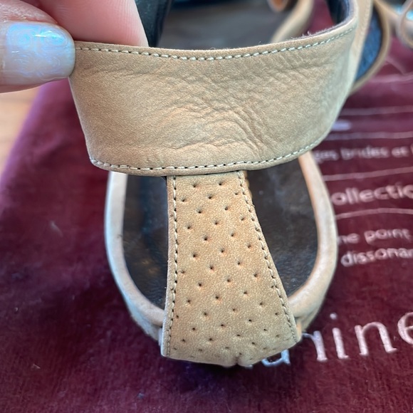 Nude flat sandals. - Picture 2 of 5